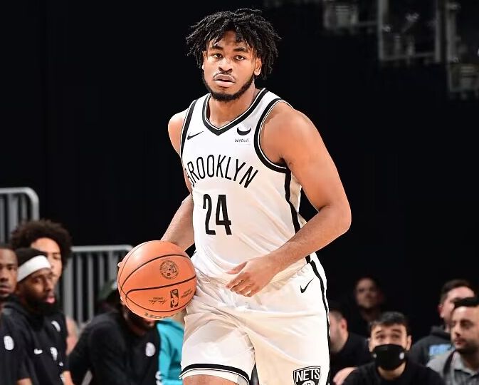 दोनों गर्म हो रहे हैं! पोर्टर जूनियर ने आधे में कुशल 14 अंक बनाए और थॉमस ने 13 अंक और 4 सहायता की।